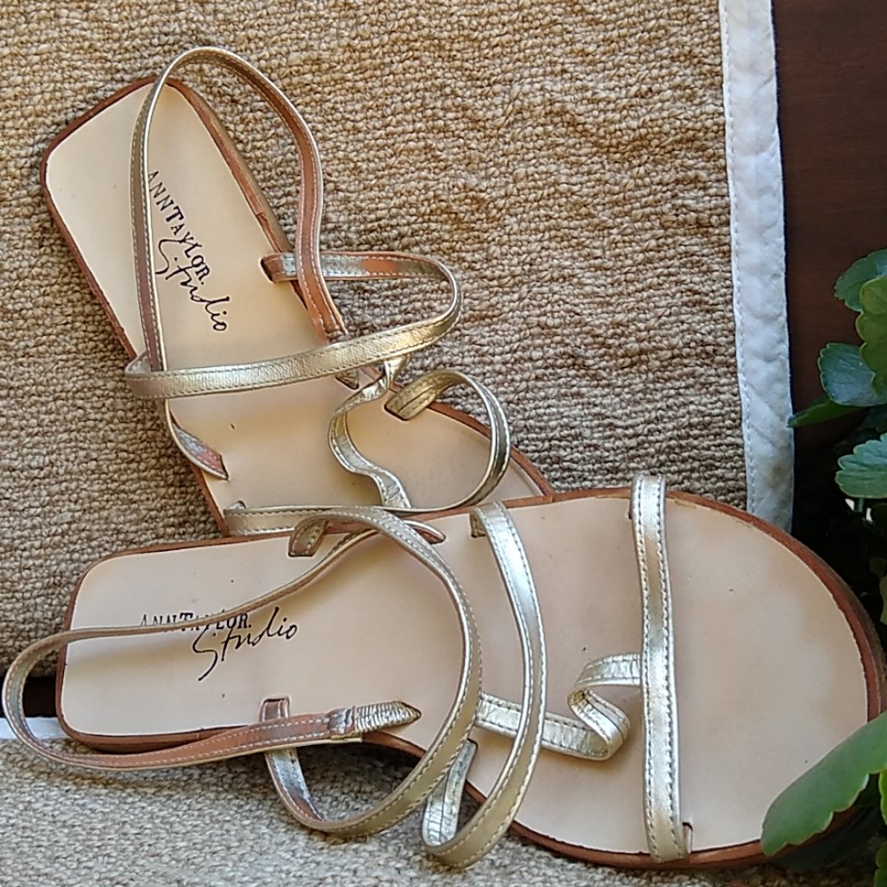 Ann Taylor Gold Vintage Narrow Strap Flat Leather Sandals 6.5 - Picture 2 of 8
